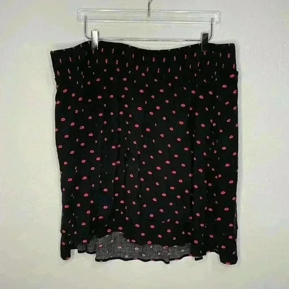 Torrid Black Red Lips Challis Skater Skirt 3 3X 22/24 - Picture 2 of 5